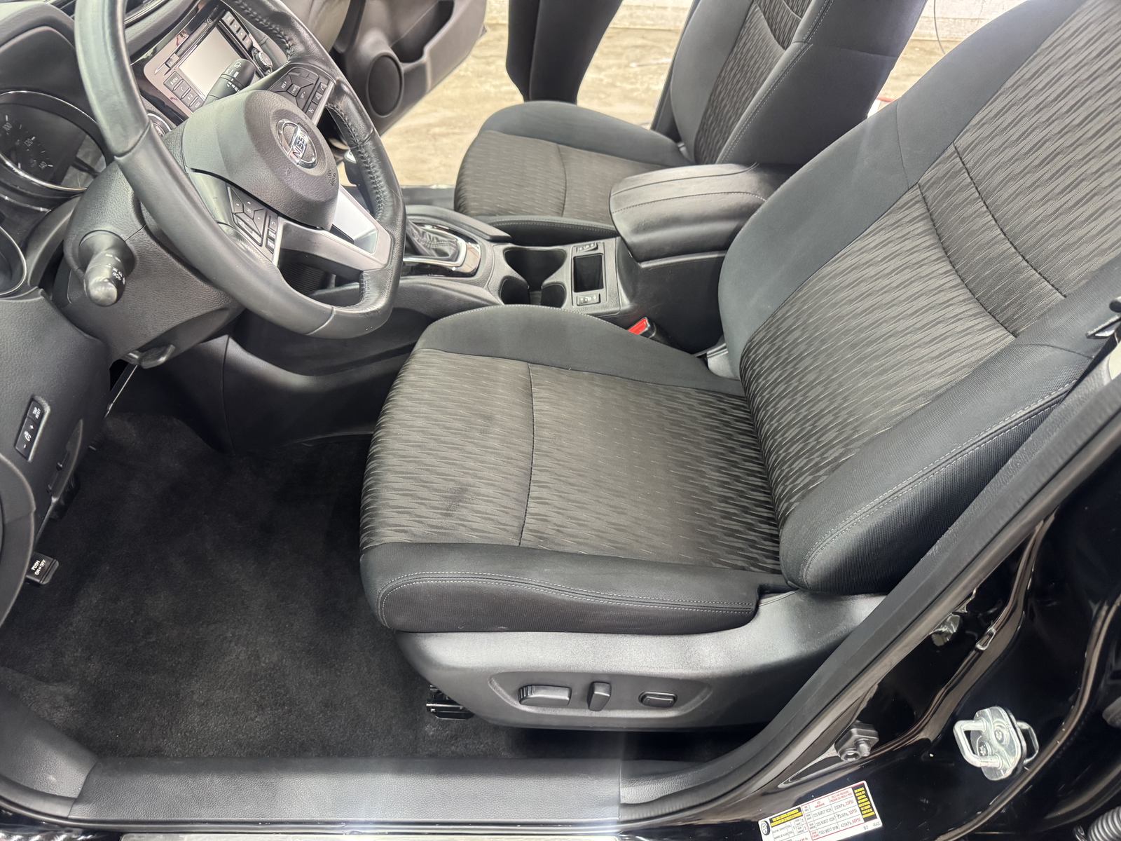2015 Nissan Rogue interior detail